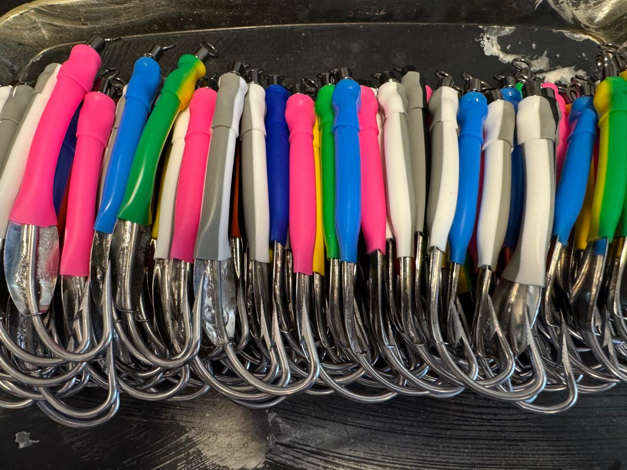 Plate Hooks – 12/0 (10 pcs) Mixed Colours